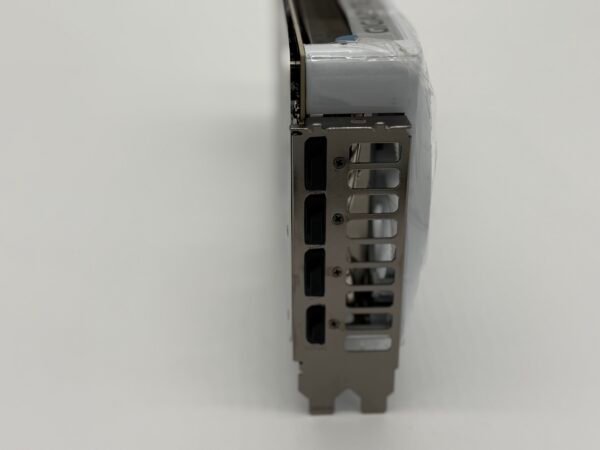 Gigabyte RTX 5070ti/5070 Eagle OC SFF ICE Back Display Port View