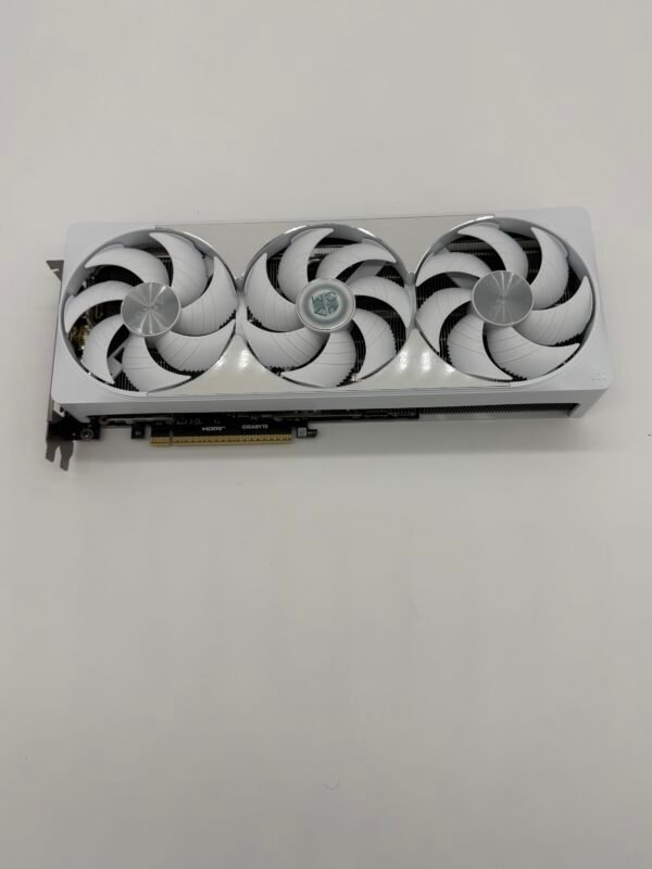 GIGABYTE GeForce RTX 5070 Ti AERO OC 16GB GDDR7 PCIe 5.0 Graphics Card – White - Image 5