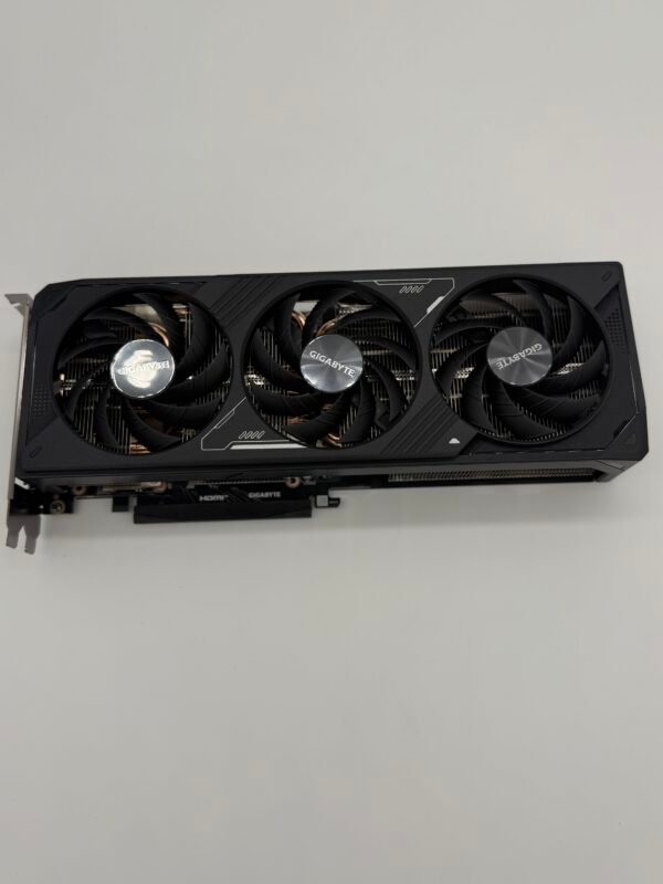 GIGABYTE GeForce RTX 5070 Ti WINDFORCE OC SFF 16GB GDDR7 PCIe 5.0 Graphics Card - Image 4